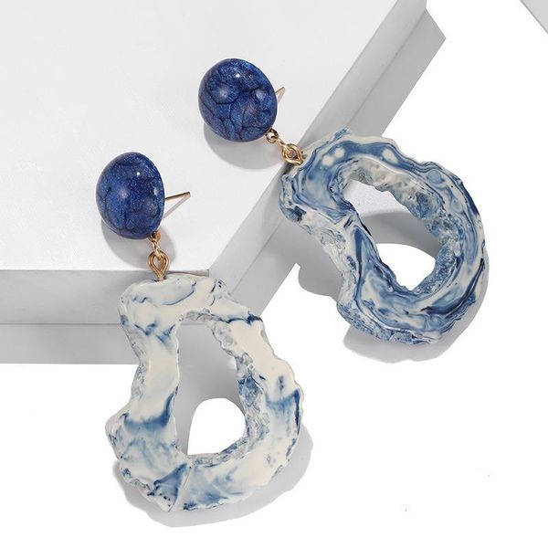 stud creative retro acrylic resin earrings geometric exaggeration hollow irregular personality fashion for women, Golden;silver
stud creative retro acrylic resin earrings geometric exaggeration hollow irregular personality fashion for women, Golden;silver