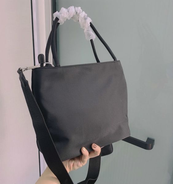 handbags 2021 luxurys women purses designers crossbody shoulder bags 2-piece black brand handbag wallets nylon with tag triangle
handbags 2021 luxurys women purses designers crossbody shoulder bags 2-piece black brand handbag wallets nylon with tag triangle
