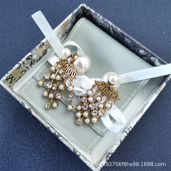 21ss new d family tassel pearl earrings small fragrance versatile letter s925 sier needle female, Golden
21ss new d family tassel pearl earrings small fragrance versatile letter s925 sier needle female, Golden