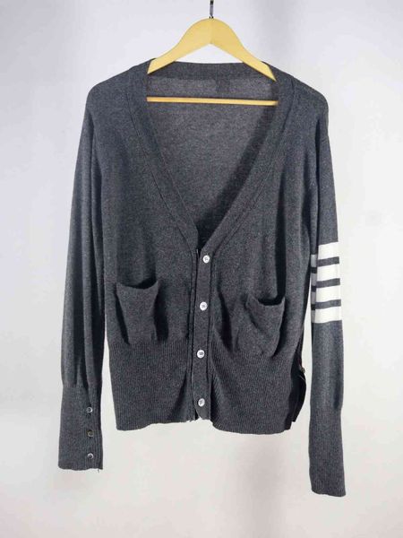 sweater correct version of tb wool knitted cardigan four bars men's and women's korean fashion slim v-neck jacket, White;black
sweater correct version of tb wool knitted cardigan four bars men's and women's korean fashion slim v-neck jacket, White;black