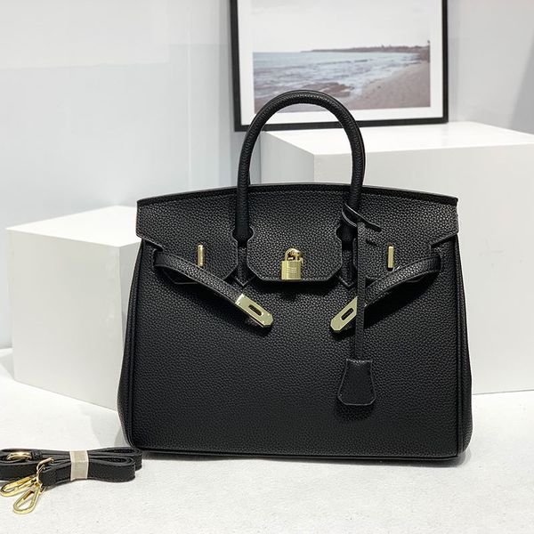 design yiyi's bag women's 2021 new european and american niche luxury handbag simple litchi pattern platinum bag large capacity me
design yiyi's bag women's 2021 new european and american niche luxury handbag simple litchi pattern platinum bag large capacity me
