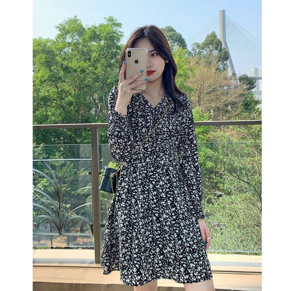 net red 2021 spring floral long sleeve dress gentle temperament loose waist small medium length skirt, Black;gray
net red 2021 spring floral long sleeve dress gentle temperament loose waist small medium length skirt, Black;gray