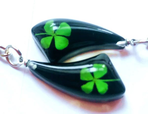 15 pcs real four leaf clover shaped black color resin keychain taxidermy oddity cool encased, Slivery;golden
15 pcs real four leaf clover shaped black color resin keychain taxidermy oddity cool encased, Slivery;golden