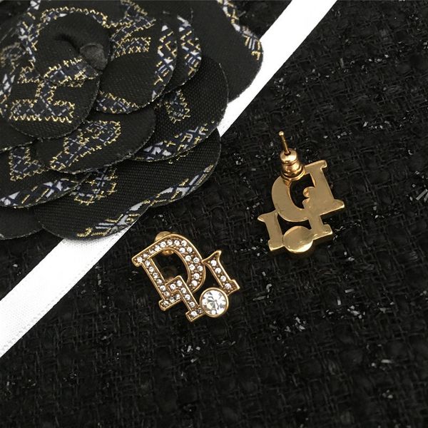 special offer 70% off new family letter earrings simple fashion personality brass old diamond earrings, Golden;silver
special offer 70% off new family letter earrings simple fashion personality brass old diamond earrings, Golden;silver