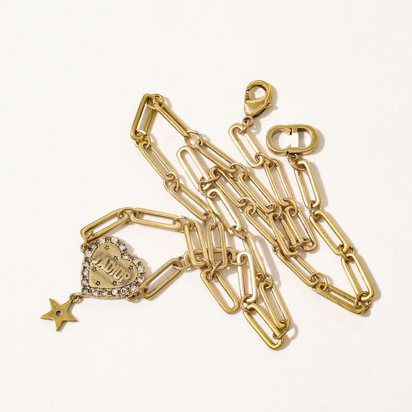 2021 new designer 2021 family letter clavicle chain cross alloy diamond heart pendant necklace, Silver
2021 new designer 2021 family letter clavicle chain cross alloy diamond heart pendant necklace, Silver