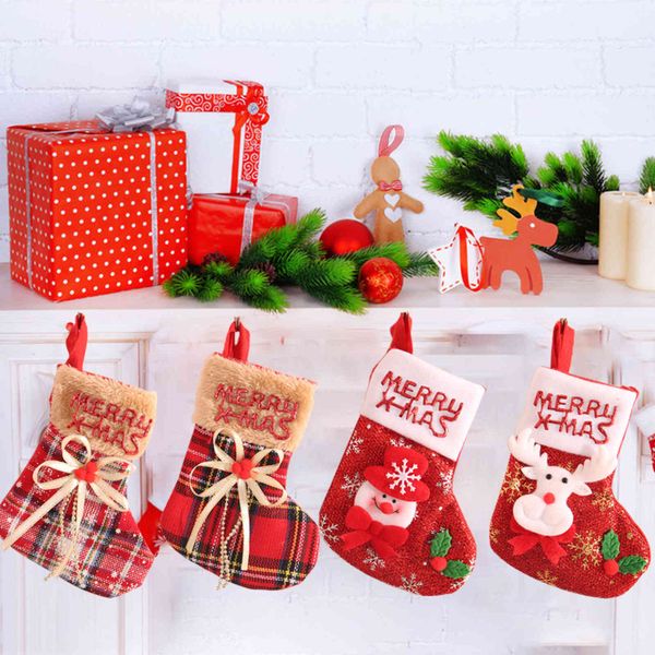2022 santa snowman red christmas socks creative medium gift bag children's candy decorative socks
2022 santa snowman red christmas socks creative medium gift bag children's candy decorative socks