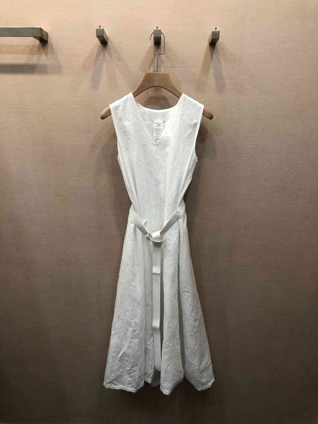 dress luxury italian designer quality embroidered cotton collection sleeveless flare belted elegant, Black;gray
dress luxury italian designer quality embroidered cotton collection sleeveless flare belted elegant, Black;gray