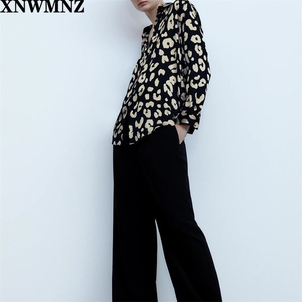 animal print satin blouse black sand flowing collared with long sleeves featuring an asymmetric hem and a button-up front 210520, White
animal print satin blouse black sand flowing collared with long sleeves featuring an asymmetric hem and a button-up front 210520, White