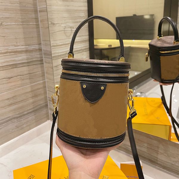 2021 round bucket brand shoulder bag luxury fashion designer messenger printed embossed dustproof gift box medium large discount batch send
2021 round bucket brand shoulder bag luxury fashion designer messenger printed embossed dustproof gift box medium large discount batch send
