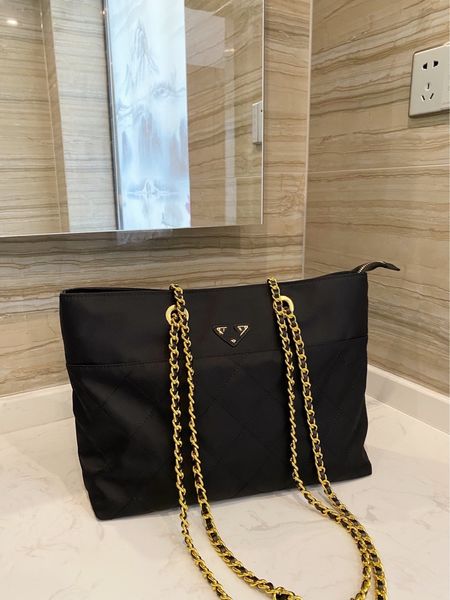 2021 korean vertical square rhombic solid single big tote three dimensional magnetic buckle black bagdhmt
2021 korean vertical square rhombic solid single big tote three dimensional magnetic buckle black bagdhmt