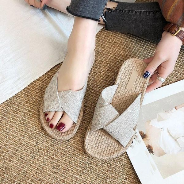 slippers women female summer solid color slides comfortable sandals black beach home roman cool size 36-40
slippers women female summer solid color slides comfortable sandals black beach home roman cool size 36-40