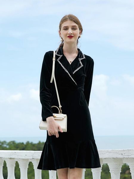 dress elegant dressed in black velvet autumn vintage lady sleeve knee-high wearing femme bathrobe, Black;gray 
dress elegant dressed in black velvet autumn vintage lady sleeve knee-high wearing femme bathrobe, Black;gray