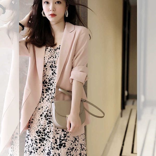 2021 early cold wind women's wear spring and autumn suit with floral drs inside sling, Black;gray
2021 early cold wind women's wear spring and autumn suit with floral drs inside sling, Black;gray