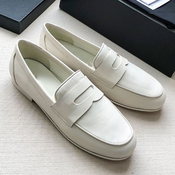 autumn and winter designer shoes ladies' temperament chain loafers. classic chain elements decorate the upper, simple versatile luxury, Black
autumn and winter designer shoes ladies' temperament chain loafers. classic chain elements decorate the upper, simple versatile luxury, Black