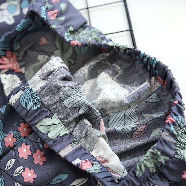 2021summer new womens pajamas thin section short-sleeved shorts large floral print pajamas home service ladies pajamas for women, Black;red
2021summer new womens pajamas thin section short-sleeved shorts large floral print pajamas home service ladies pajamas for women, Black;red