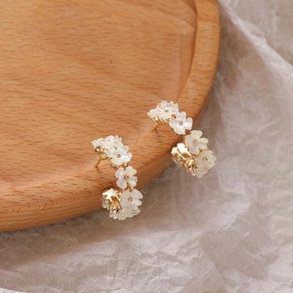 fashion shell flower hoop earrings korean design circle metal geometric drop earrings women girls party jewelry, Golden;silver
fashion shell flower hoop earrings korean design circle metal geometric drop earrings women girls party jewelry, Golden;silver