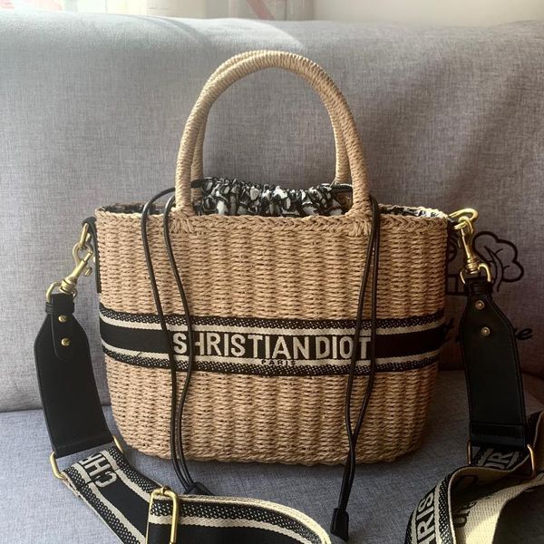 luxury herme handbags and storage d family letter woven women 2021 new embroidery one shoulder cross carry large capacit
luxury herme handbags and storage d family letter woven women 2021 new embroidery one shoulder cross carry large capacit
