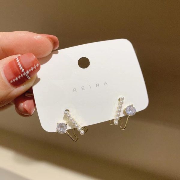 south korea's design fashion jewelry exquisite copper inlaid zircon pearl earrings elegant women daily compact stud, Golden;silver
south korea's design fashion jewelry exquisite copper inlaid zircon pearl earrings elegant women daily compact stud, Golden;silver