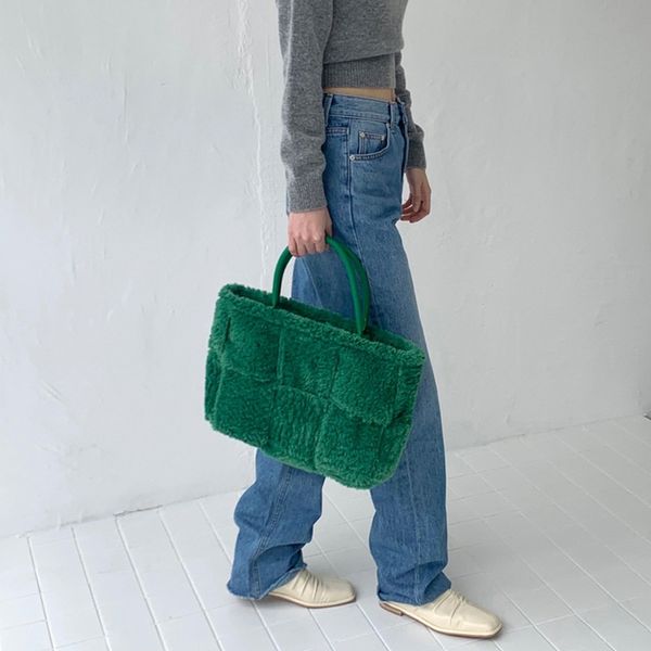 beautiful green soft plush bag winter and fall large capacity splicing solid color handbag modern style leather lining handbags
beautiful green soft plush bag winter and fall large capacity splicing solid color handbag modern style leather lining handbags