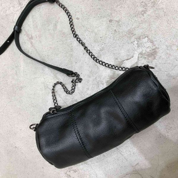 leather head, cow leather chest cylinder nailed shoulder bag, messenger bag, women's style bag
leather head, cow leather chest cylinder nailed shoulder bag, messenger bag, women's style bag