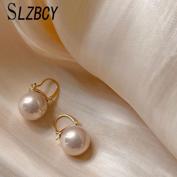 1pair korean pearl stud earrings for women simitation pearls hanging round earring party wedding simple fashion jewelry, Golden;silver
1pair korean pearl stud earrings for women simitation pearls hanging round earring party wedding simple fashion jewelry, Golden;silver
