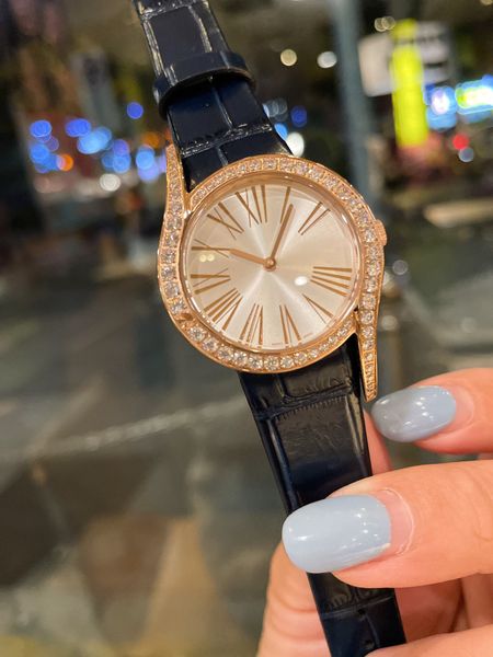 women's fashion watch diamond-encrusted pearl oyster dial swiss quartz movement gemstone crystal glass 32mm, Slivery;brown
women's fashion watch diamond-encrusted pearl oyster dial swiss quartz movement gemstone crystal glass 32mm, Slivery;brown