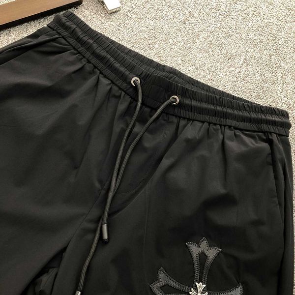 cross skin 2021 summer new embroidered fashion brand crosin holiday beach shorts men's pants, White;black
cross skin 2021 summer new embroidered fashion brand crosin holiday beach shorts men's pants, White;black
