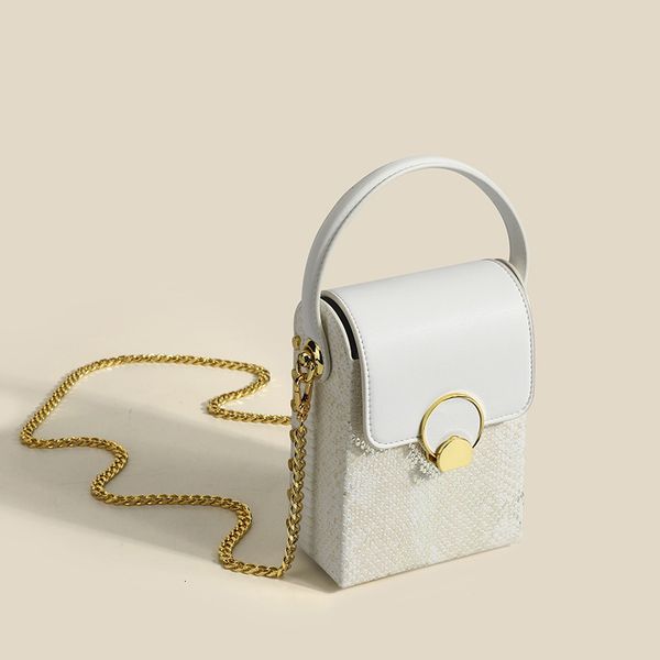 handbag premium sense niche bag 2021 autumn winter snake pattern single shoulder messenger chain versatile mobile phone, Black;red
handbag premium sense niche bag 2021 autumn winter snake pattern single shoulder messenger chain versatile mobile phone, Black;red