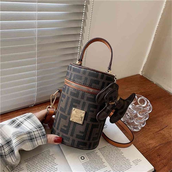 small bag women's new fashion printed single shoulder messenger bag versatile cylindrical bucket purse black friday
small bag women's new fashion printed single shoulder messenger bag versatile cylindrical bucket purse black friday