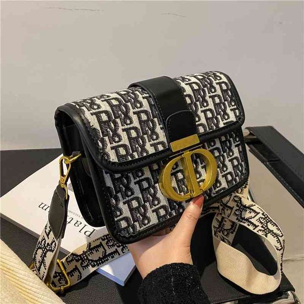 design single shoulder women's fashion versatile letter high sense personalized messenger small square bag handbags
design single shoulder women's fashion versatile letter high sense personalized messenger small square bag handbags