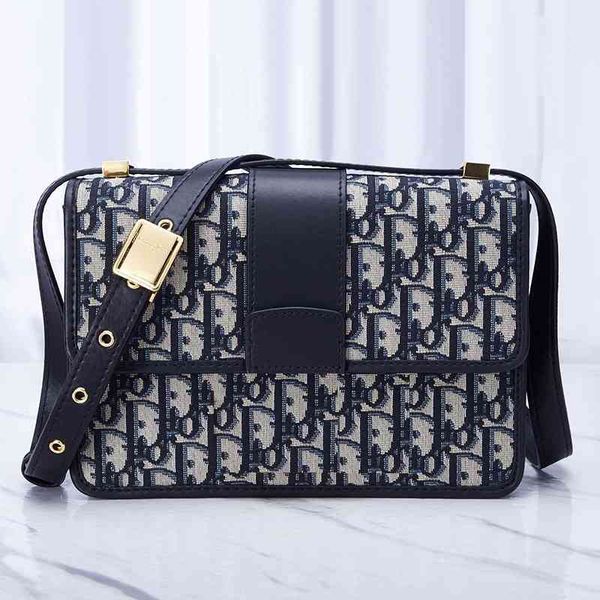 design old flower embroidery montaigne bag canvas saddle bag tofu feeling versatile underarm single shoulder oblique span small square hands
design old flower embroidery montaigne bag canvas saddle bag tofu feeling versatile underarm single shoulder oblique span small square hands