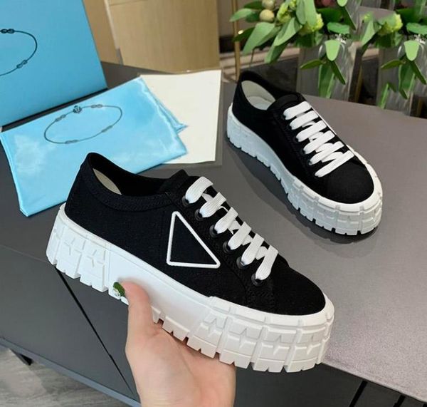 classic fashion women selling flats casual shoes real leather sneaker running shoe rollershoe
classic fashion women selling flats casual shoes real leather sneaker running shoe rollershoe