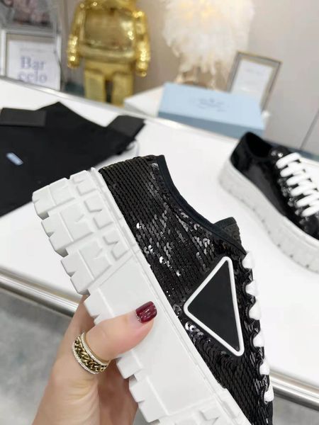 designer mens and womens sneakers black all-match comfortable style sneakers thick-soled lace-up white shoelace box 35-40
designer mens and womens sneakers black all-match comfortable style sneakers thick-soled lace-up white shoelace box 35-40