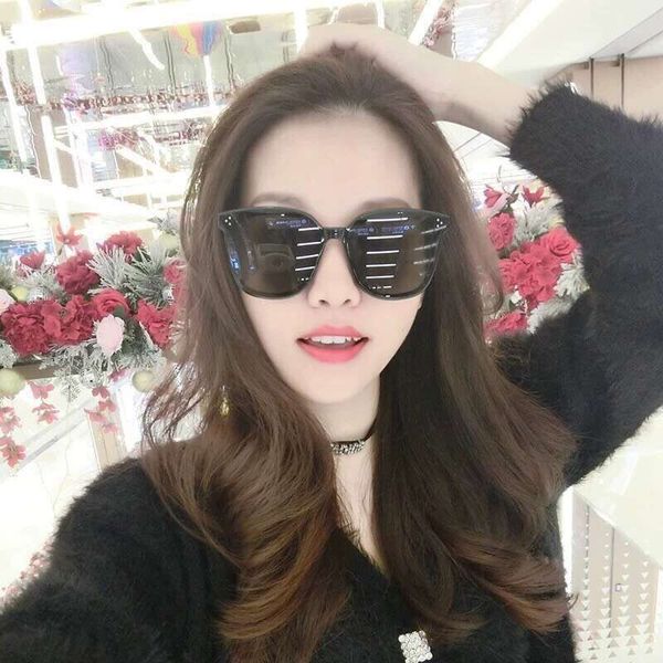1pcs fashion sunglasses eyewear sun glasses designer mens womens oversized vintage retro round lens with black frame buffalo horn eyeglasses, White;black
1pcs fashion sunglasses eyewear sun glasses designer mens womens oversized vintage retro round lens with black frame buffalo horn eyeglasses, White;black