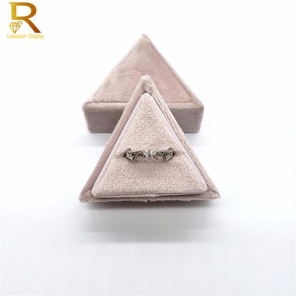 jewelry pouches, bags wedding ring display for woman gift rings package holder triangle shape velvet box multi-color storage case, Pink;blue
jewelry pouches, bags wedding ring display for woman gift rings package holder triangle shape velvet box multi-color storage case, Pink;blue