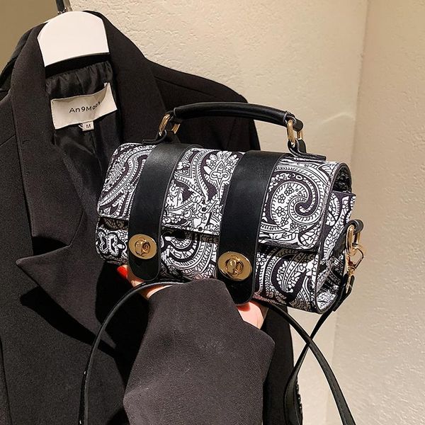 shoulder bags 2021 female single small bag pu leather portable square luxury handbags brand designer crossbody
shoulder bags 2021 female single small bag pu leather portable square luxury handbags brand designer crossbody