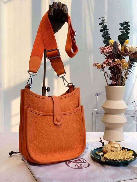 (gift box packaging) aima handbags leather ladies large evelyn simple and fashionable one-shoulder messenger bag nssj
(gift box packaging) aima handbags leather ladies large evelyn simple and fashionable one-shoulder messenger bag nssj