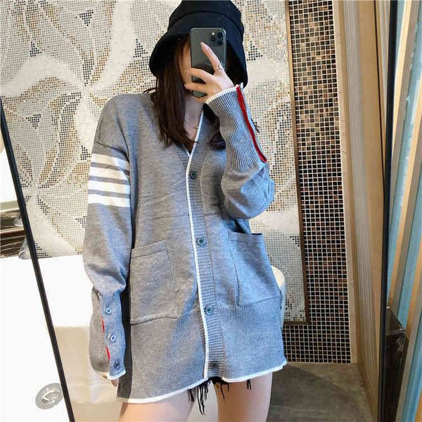 college style four bar large pocket knitted cardigan for women in autumn and winter loose thin sweater coat, White
college style four bar large pocket knitted cardigan for women in autumn and winter loose thin sweater coat, White