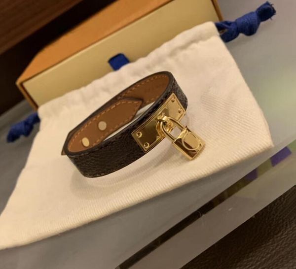 2021 fashion classic flat brown pu leather bracelet with metal lock head in gift retail box sl06, Golden;silver
2021 fashion classic flat brown pu leather bracelet with metal lock head in gift retail box sl06, Golden;silver