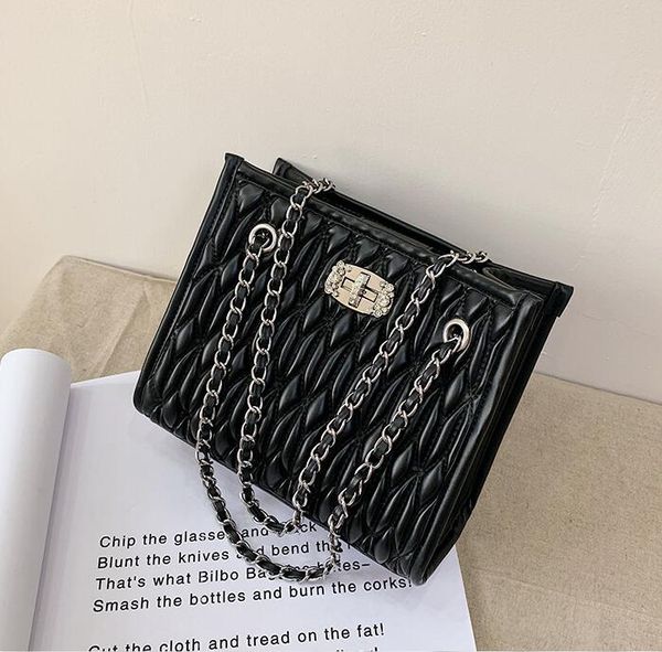 women handbag street fashion diamond chain bag new plaid women shoulder bag joker leather fashion shoulder bag women two-piece handbag, Black;red
women handbag street fashion diamond chain bag new plaid women shoulder bag joker leather fashion shoulder bag women two-piece handbag, Black;red
