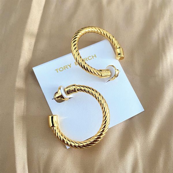 70% off luxury jewelry jewelry tb spiral metal light luxury texture earrings straight, Golden;silver
70% off luxury jewelry jewelry tb spiral metal light luxury texture earrings straight, Golden;silver
