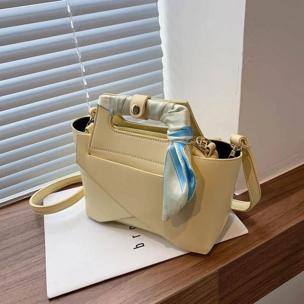shoulder bags large capacity bag handbags women crossbody 2021 fashion all-match simple tote travel and purses
shoulder bags large capacity bag handbags women crossbody 2021 fashion all-match simple tote travel and purses