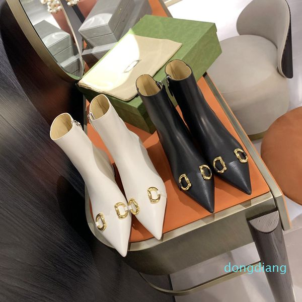 designer-luxury middle tube martin boots autumn winter women's pointed toe 2.5cm heightened single boot black and white short boot
designer-luxury middle tube martin boots autumn winter women's pointed toe 2.5cm heightened single boot black and white short boot