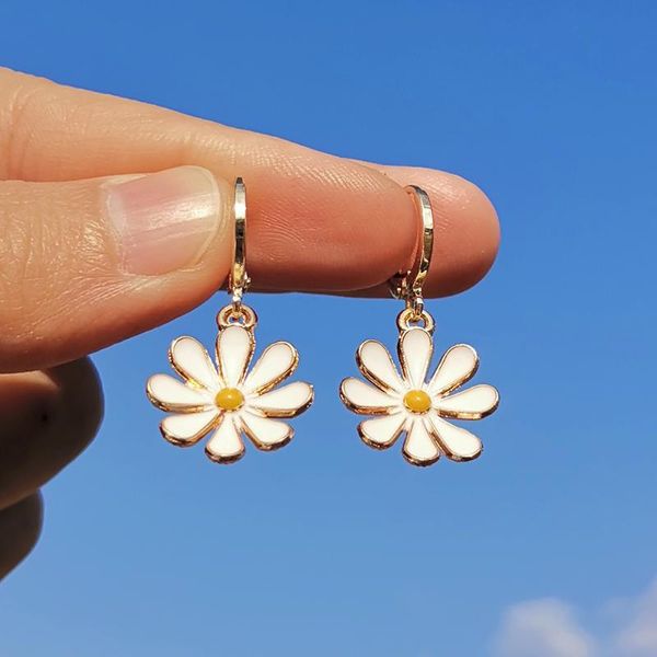 hoop & huggie zx cute white enamel daisy earrings for women girls plant sunflower pendant wholesale jewelry gifts accessories, Golden;silver
hoop & huggie zx cute white enamel daisy earrings for women girls plant sunflower pendant wholesale jewelry gifts accessories, Golden;silver
