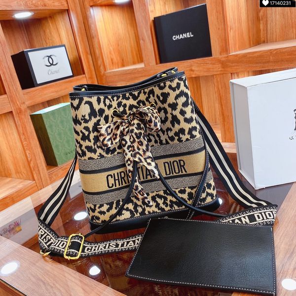 fashion handbag backpack style women school bag backpacks woman men girls classic 017
fashion handbag backpack style women school bag backpacks woman men girls classic 017