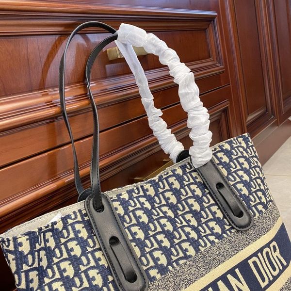 genuine female 2021 new versatile commuting shopping embroidered mommy bag large capacity tote bag
genuine female 2021 new versatile commuting shopping embroidered mommy bag large capacity tote bag