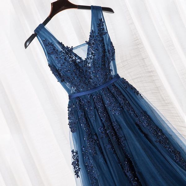 party dresses 2021 vestido de festa v neck cap sleeve navy blue evening women vintage lace appliques long formal prom gowns, White;black
party dresses 2021 vestido de festa v neck cap sleeve navy blue evening women vintage lace appliques long formal prom gowns, White;black