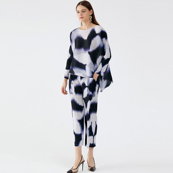 women's two piece pants autumn suit female 2021 personalized hand-painted korean version thin irregular casual two-piece set, White
women's two piece pants autumn suit female 2021 personalized hand-painted korean version thin irregular casual two-piece set, White