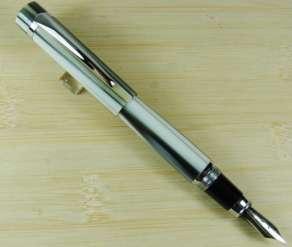 fountain pens fuliwen 2060 celluloid pen fashion white-black stripes medium nib writing gift business office home school supplies
fountain pens fuliwen 2060 celluloid pen fashion white-black stripes medium nib writing gift business office home school supplies