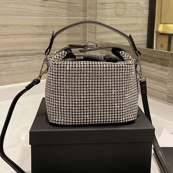 2021 luxury designer brand senior crystal diamond bags fashion shoulder lady handbags chains phone women carton bag wallet metallic totes te
2021 luxury designer brand senior crystal diamond bags fashion shoulder lady handbags chains phone women carton bag wallet metallic totes te